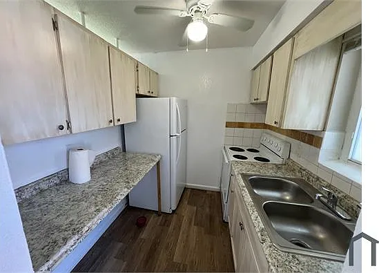 1530 Forest Hill Blvd #9 — Photo 3