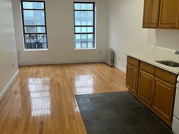 537 W 49th St APT 19