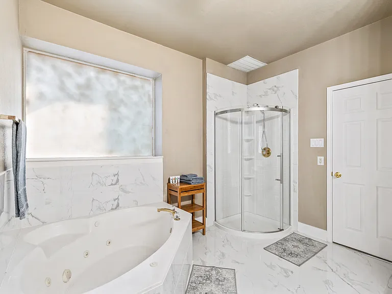1464 Summerhill Dr — Photo 3