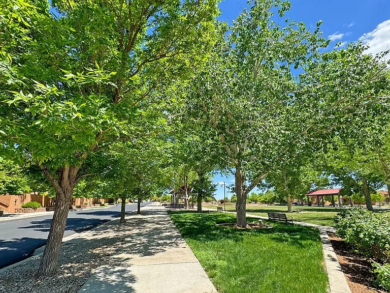 2 Wood Flower Pl — Photo 15