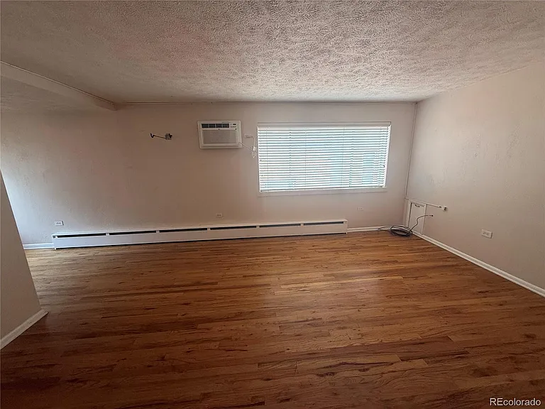 1063 N Clarkson St #8 — Photo 30