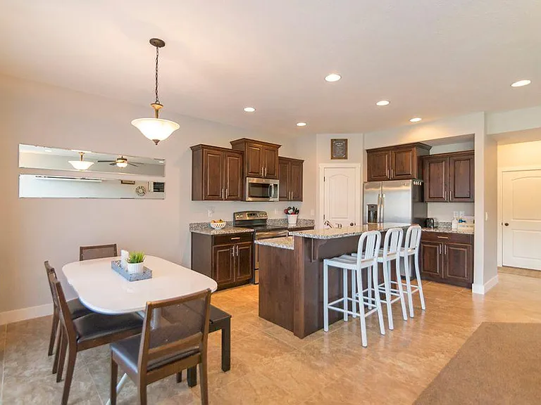 229 E Bridgewater Ln — Photo 17