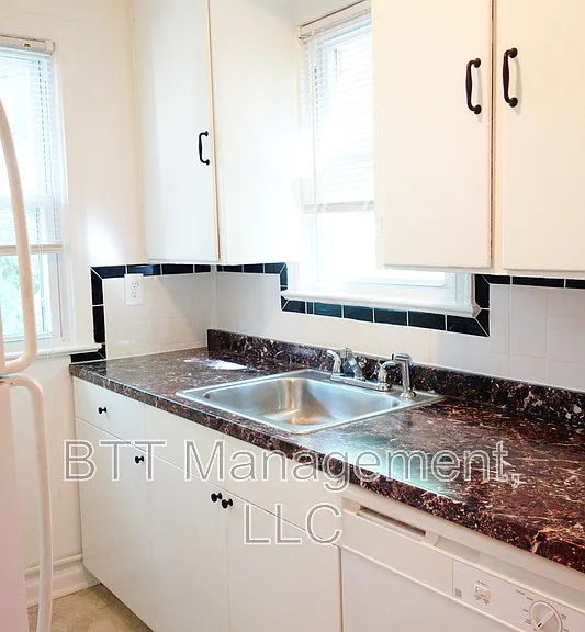 8405 Greenwood Ave #2 — Photo 38
