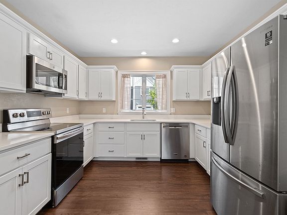 2nd image of 32 Drum Dr #32