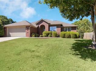 2770 N Ashbrook Dr, Fayetteville, AR 72703