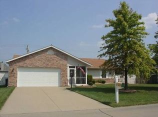 800 Saint John Dr, Shiloh, IL