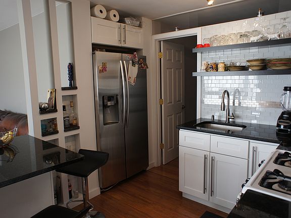 3rd image of 5816 N Nagle Ave APT D