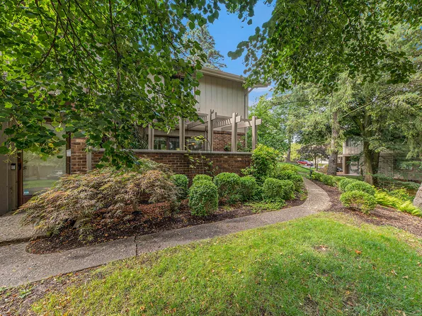 3868 Greenleaf Cir, Kalamazoo, MI 49008