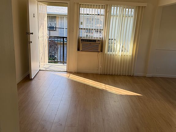 4th image of 811 S Glenoaks Blvd #M