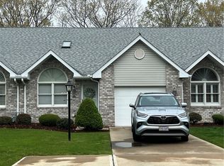 214 Country View Dr, Lower Burrell, PA 15068