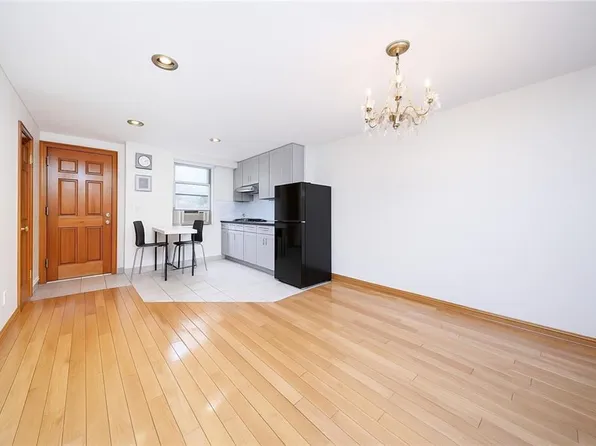 2240 East 26th Street image 3 of 20