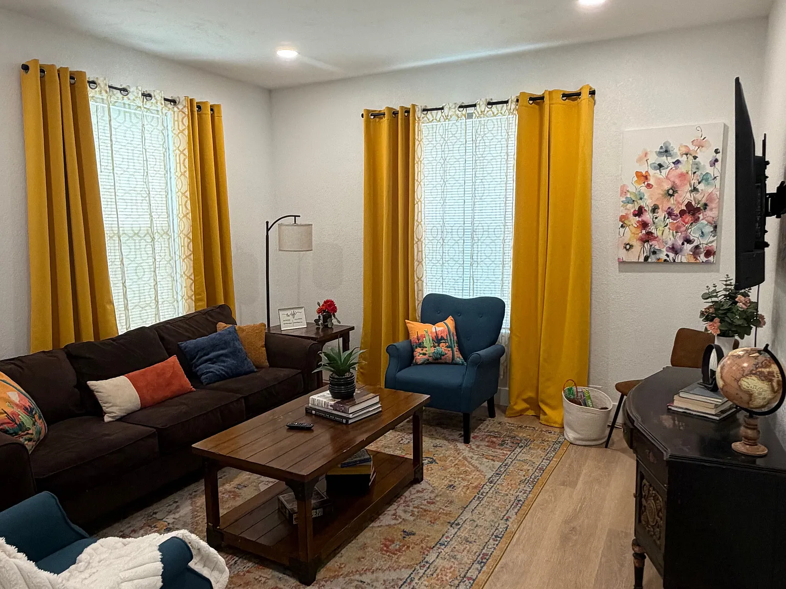 4 bed, 2.0 bath, 2008 sqft, $3,000 — Photo 3