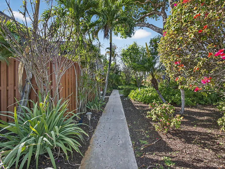 112 Ocean Cove Dr — Photo 3