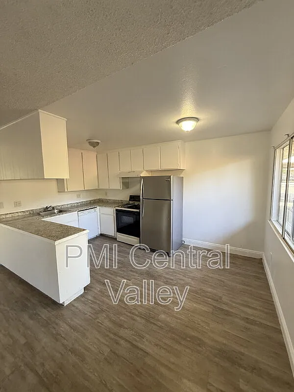 2 bed, 1.0 bath, 780 sqft, $1,400 — Photo 3