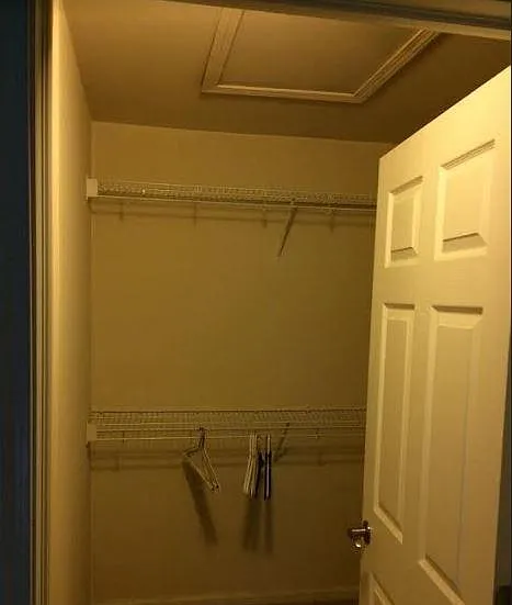 Master Bed Walking Closet