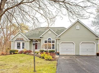 28 Greyledge Dr, Albany, NY 12211