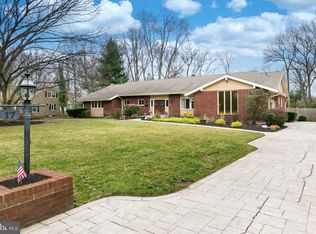 17 Robin Rd, Moorestown, NJ 08057