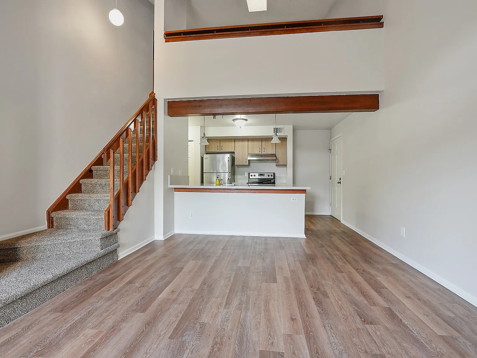 2 bed, 936 sqft, $1,800 — Photo 3