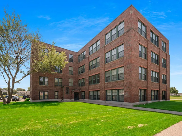 Shoe Factory Apartments — Photo 19