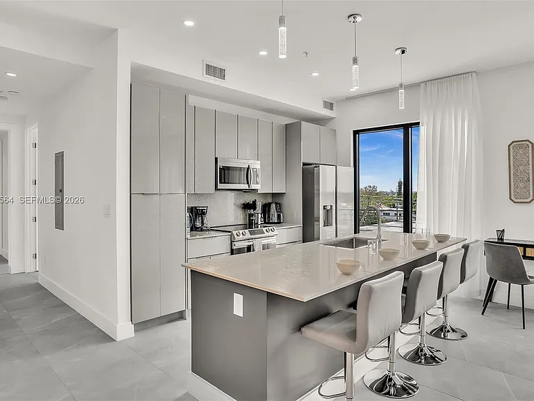 2100 Miami Rd #401 — Photo 9
