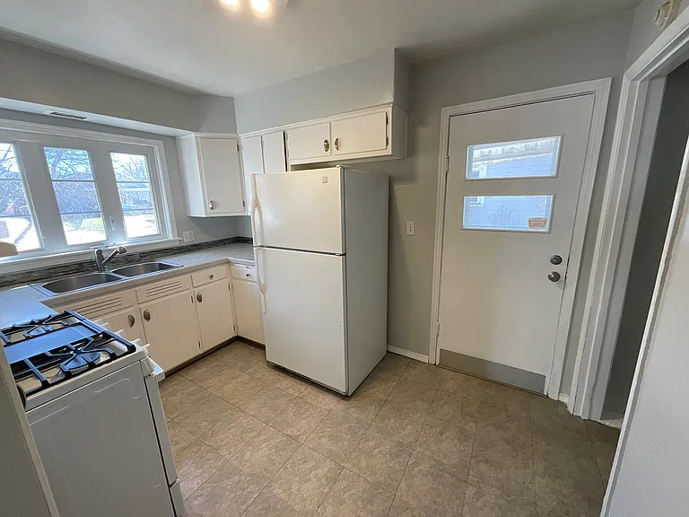 928 Vienna Ave — Photo 6