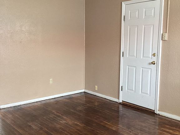 3rd image of 1005 E Brazos St