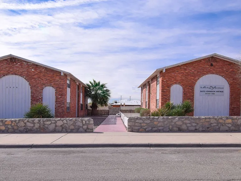 The Arches Apartments — Photo 3