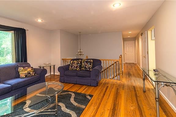 4th image of 1 Old Village Ln