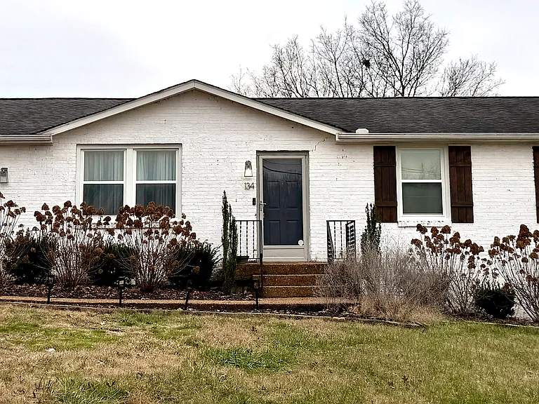 Brand new windows & 6ft privacy fence!