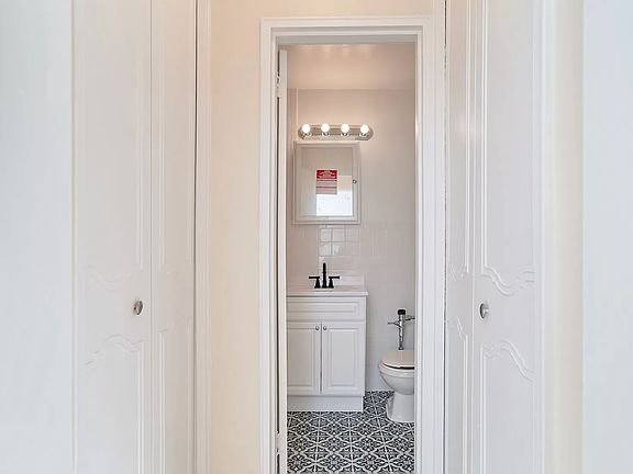 5th image of 1200 E 53rd St APT 5Z