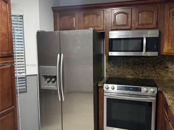 7045 NW 173rd Dr, Hialeah, FL 33015