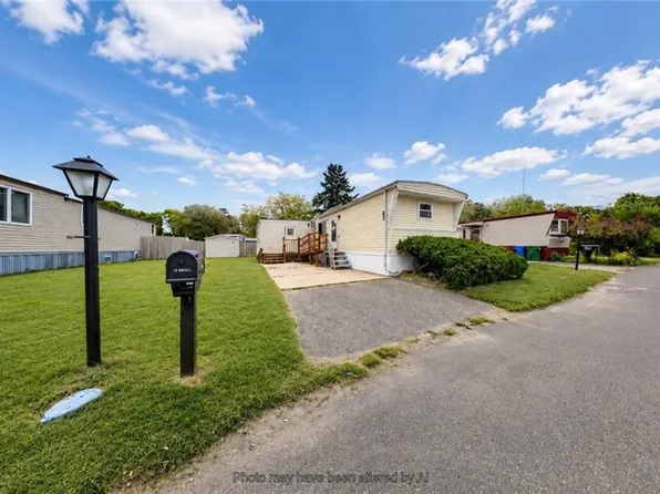 39 Valley Forge Dr, Bohemia, NY 11716