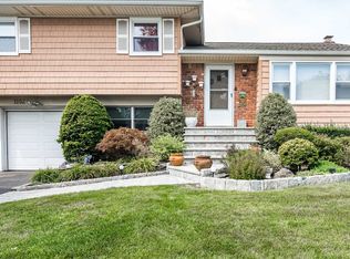 1802 Robin Ln, Bellmore, NY 11710