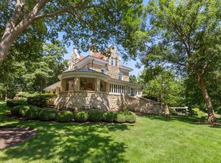 316 Elizabeth Pl, Geneva, IL 60134