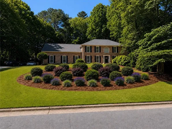 890 Ferncroft Ct, Roswell, GA 30075