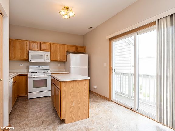 5th image of 1632 Fieldstone Dr N