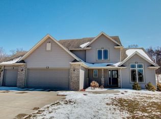 2129 Deer Run Dr, Delavan, WI 53115