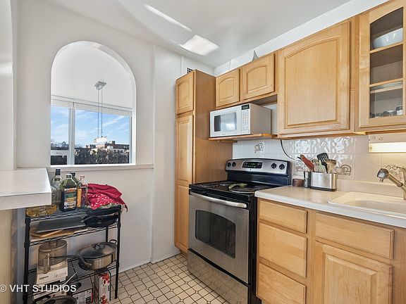 5th image of 88 W Schiller St APT 508L