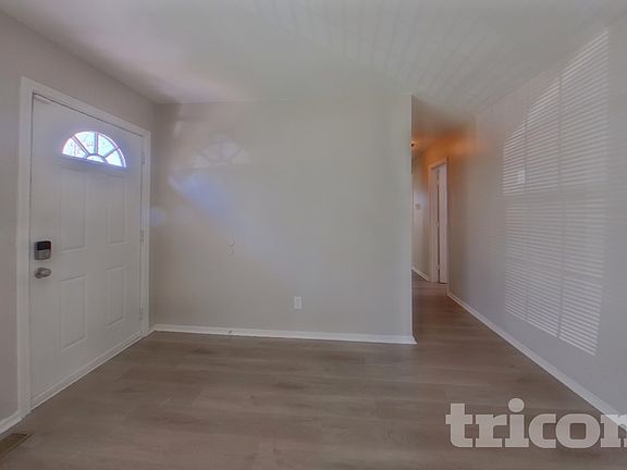 4th image of 901 Crestmere St