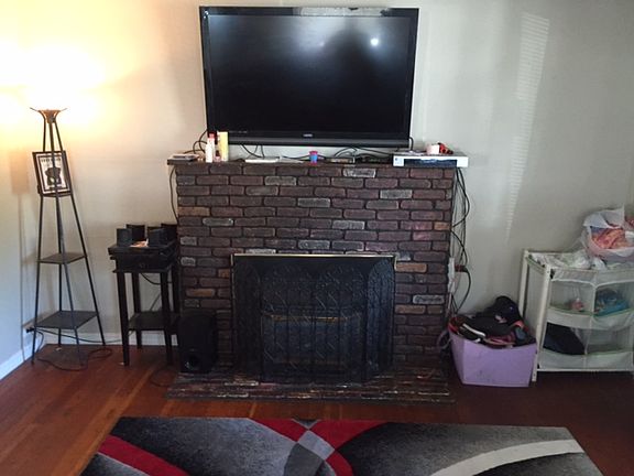 5th image of 915 S Pleasant Ave