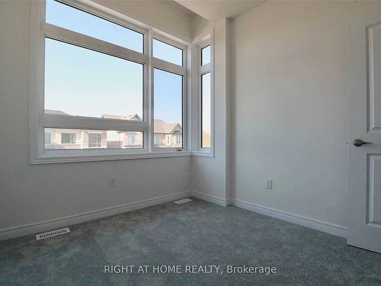 9 Conarty Cres — Photo 17