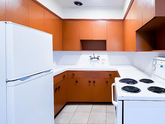 3rd image of 1925 Nelson St #209