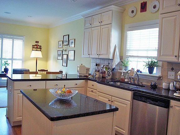 3rd image of 1813 Canaan Dr