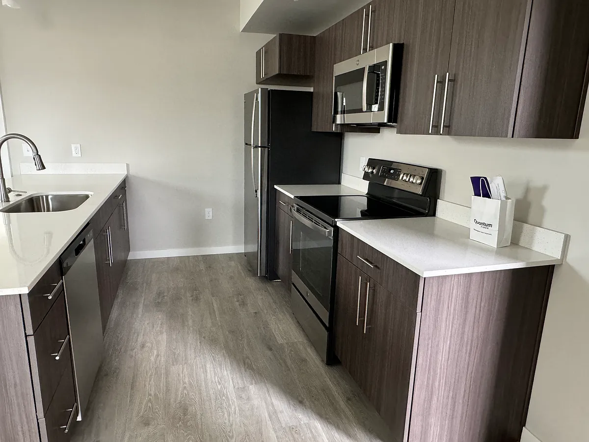 Building Photo - 528 N 44th St #203