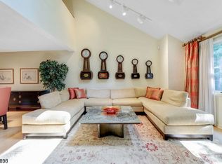 12 Woodcrest Dr, Morristown, NJ 07960
