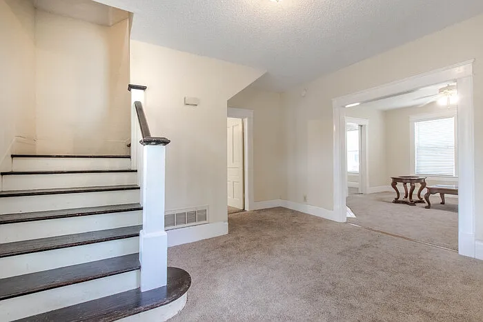 5 bed, 2.0 bath, 3800 sqft, $2,700 — Photo 4