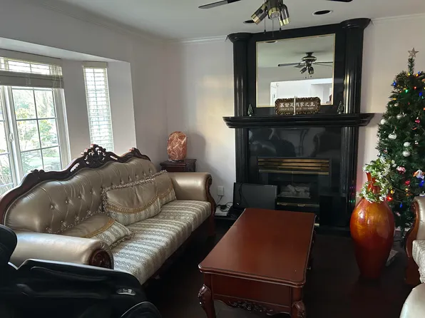 5510 Rumble St, Burnaby, BC V5J 2C1