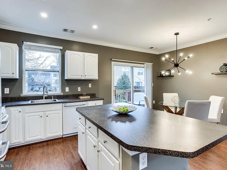 21784 Jarvis Sq — Photo 11