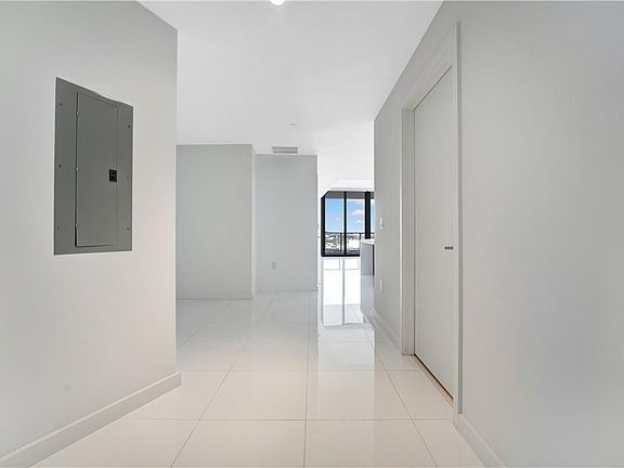 2nd image of 851 NE 1st Ave #1000