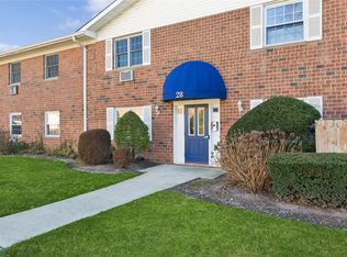460 Old Town Rd APT 28L, Port Jefferson Station, NY 11776
